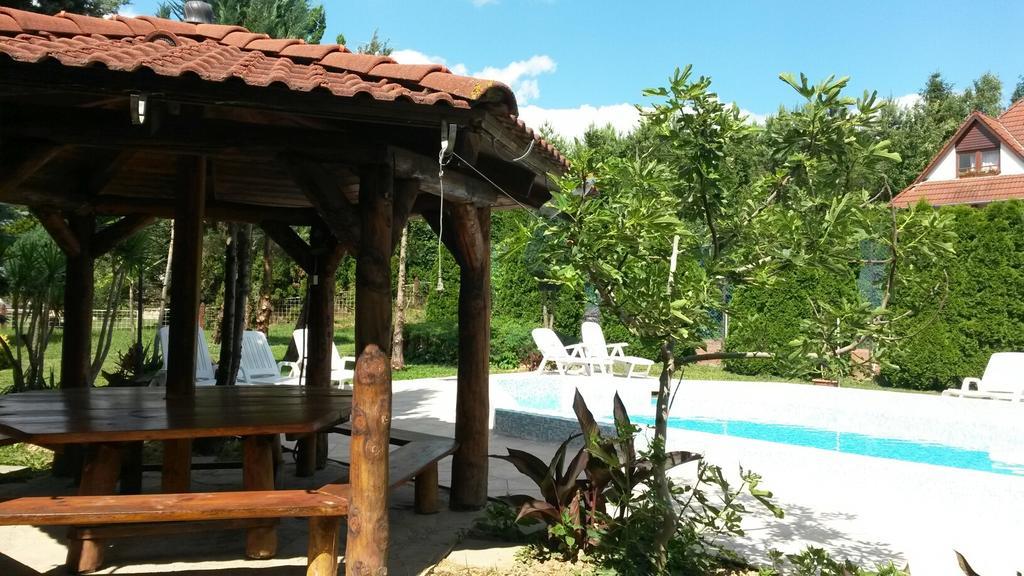 Palatinus Apartmanok Кестели Екстериор снимка