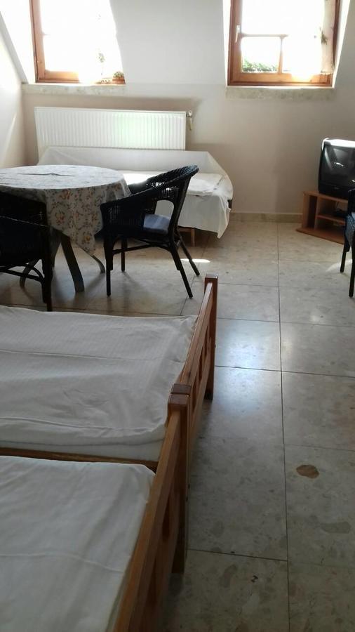 Palatinus Apartmanok Кестели Екстериор снимка